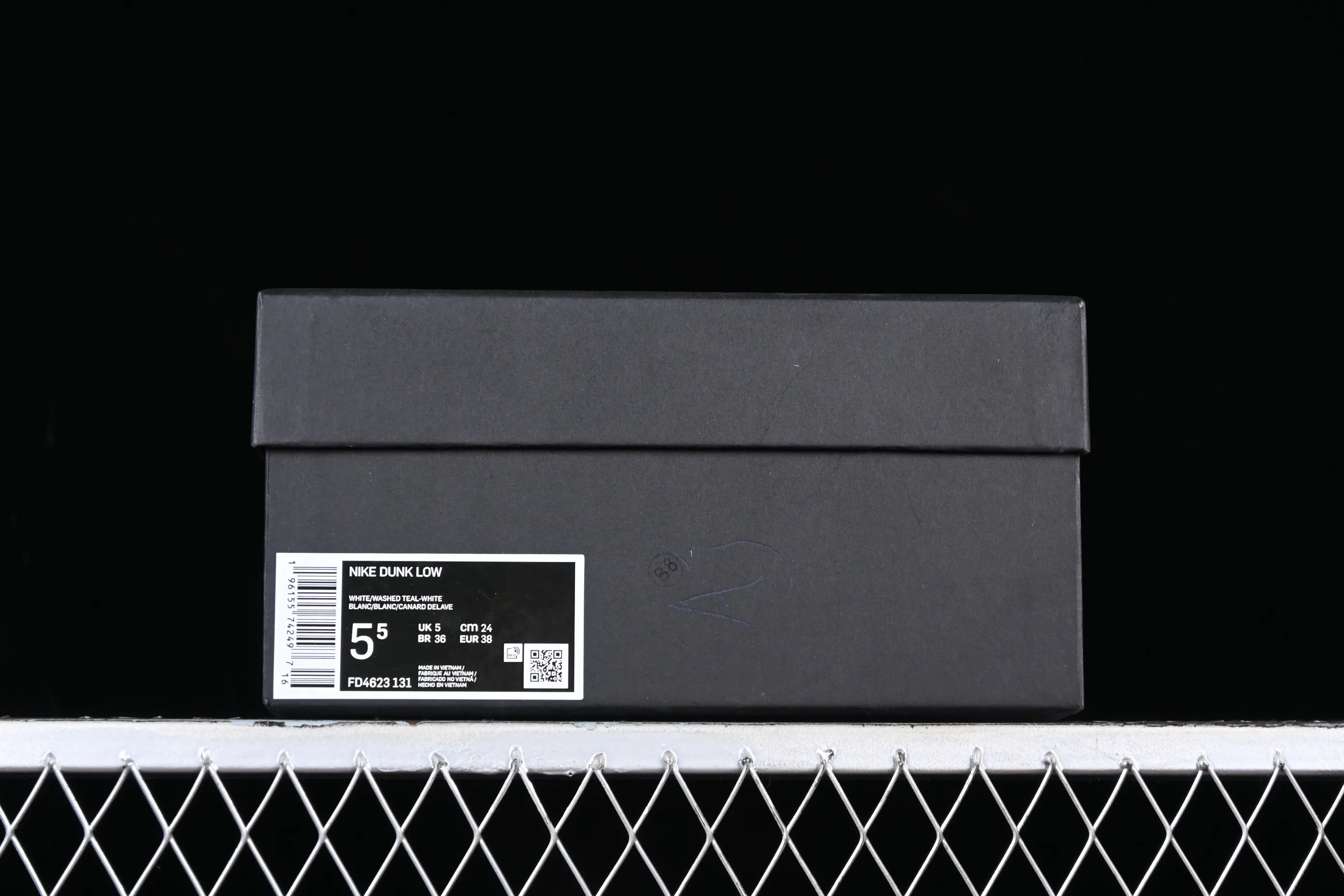 All Categories Nk SB Dunk Series Nk SB Dunk Low Low-top sneakers J version Nk Dunk Low "Multi Color" Vibrant three hooks Customized version of deconstructed strap casual sneakers FD4623-131